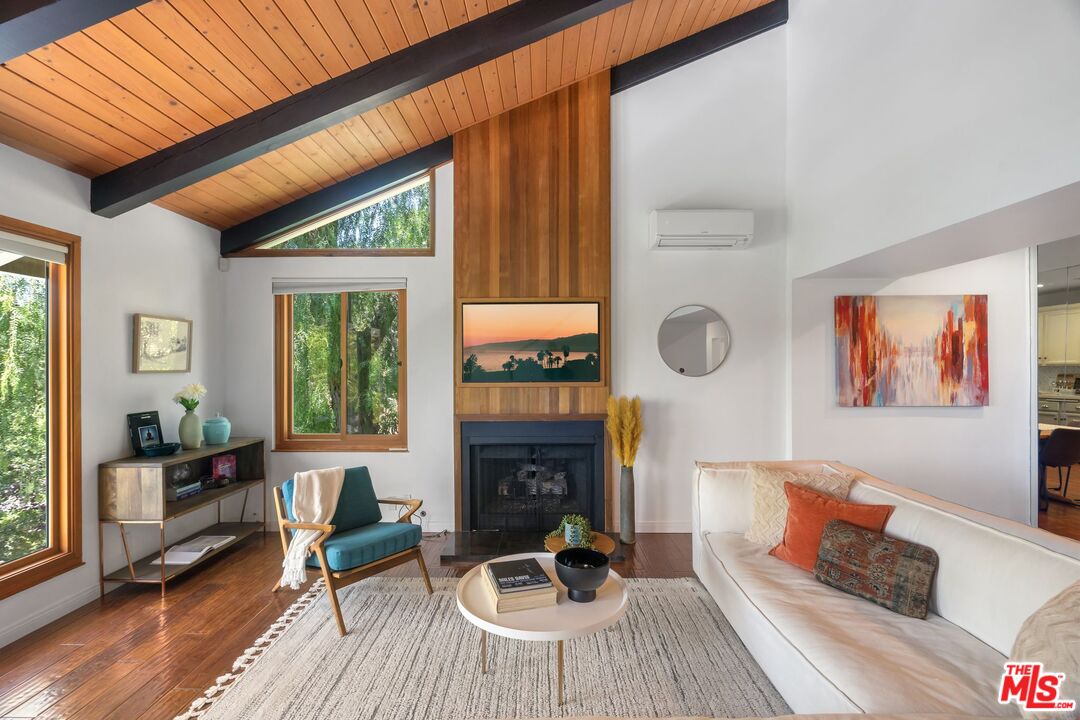 Single Family Residence, 4618 Abargo st, Woodland Hills, CA 91364 - 1