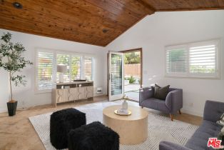 Single Family Residence, 20212 Oxnard st, Woodland Hills, CA 91367 - 11