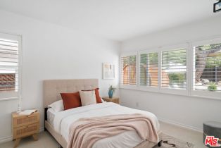 Single Family Residence, 20212 Oxnard st, Woodland Hills, CA 91367 - 15