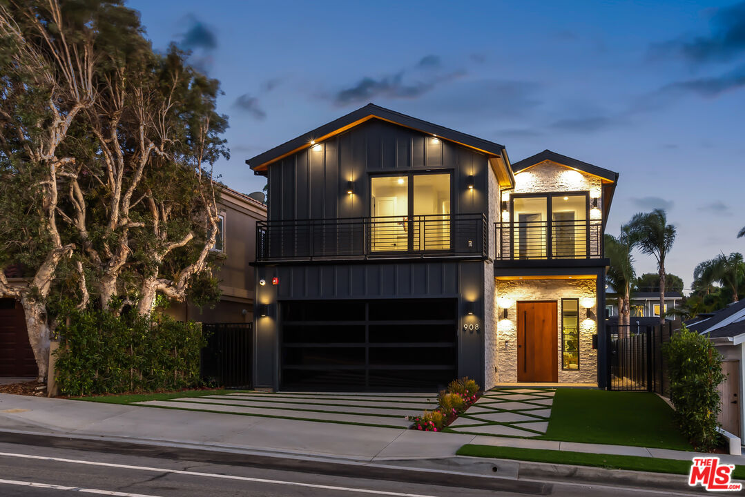 Single Family Residence, 908 Rosecrans ave, Manhattan Beach, CA 90266 - 1