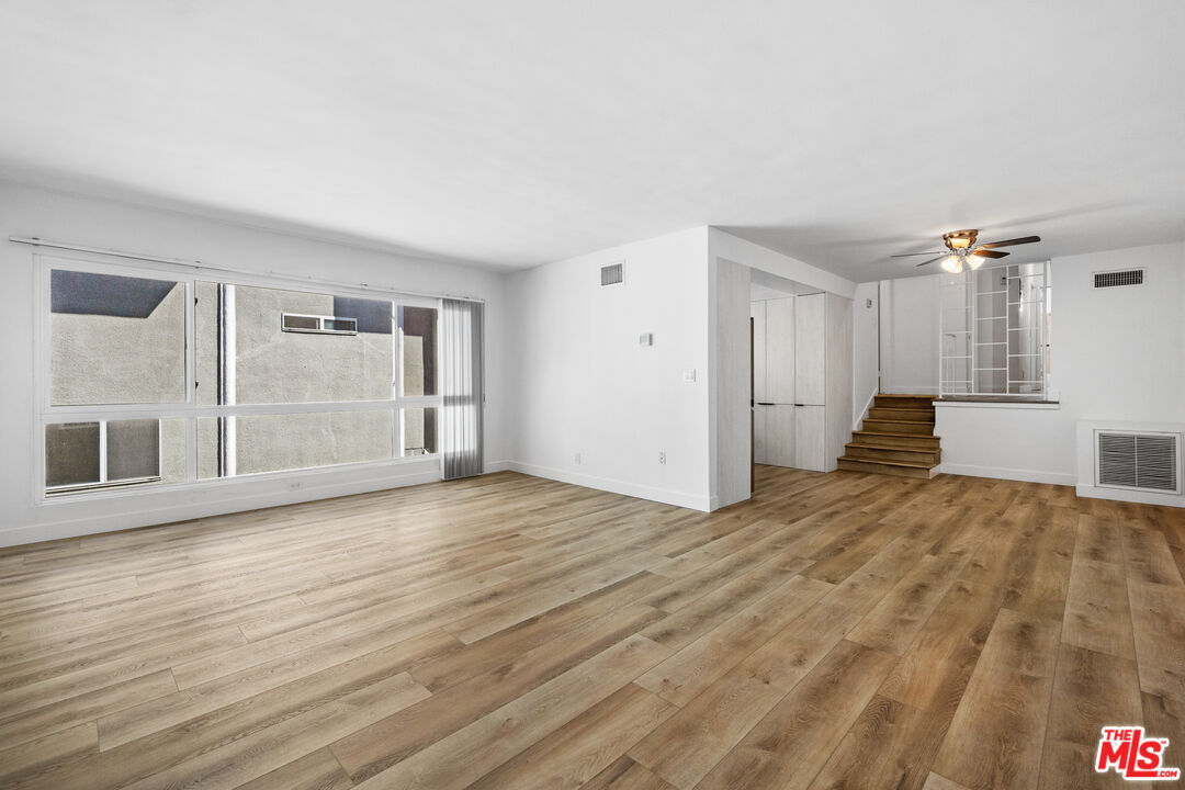 Apartment, 340 Palm dr, Beverly Hills, CA 90210 - 1