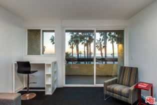 , 2221 Ocean ave, Santa Monica, CA 90405 - 4