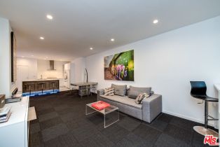 , 2221 Ocean ave, Santa Monica, CA 90405 - 7