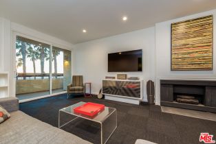 , 2221 Ocean ave, Santa Monica, CA 90405 - 5