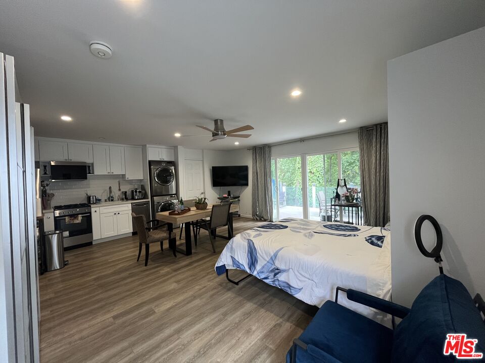 , 3708 Woodcliff rd, Sherman Oaks, CA 91403 - 1