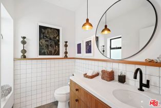 Single Family Residence, 810 Amoroso pl, Venice, CA 90291 - 9