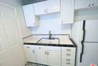 , 31 S. Venice blvd, Venice, CA 90291 - 5