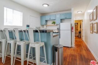 , 31 S. Venice blvd, Venice, CA 90291 - 3