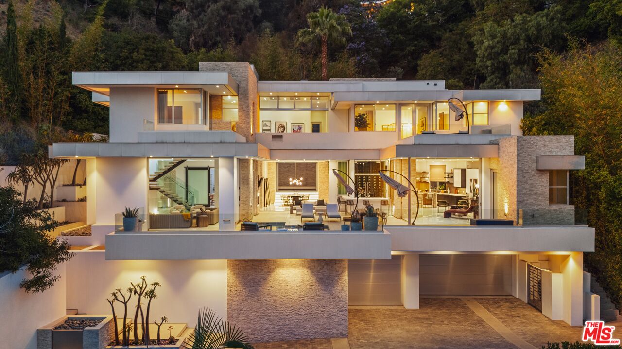 Single Family Residence, 9311 Readcrest dr, Beverly Hills, CA 90210 - 1