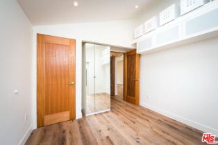 , 2341 Beach ave, Venice, CA 90291 - 9