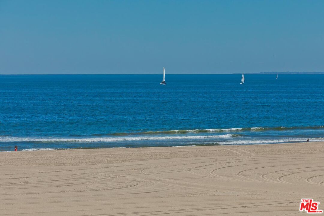 , 2707 Ocean Front walk, Venice, CA 90291 - 1