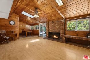 , 6141 Corbin ave, Tarzana, CA 91356 - 4