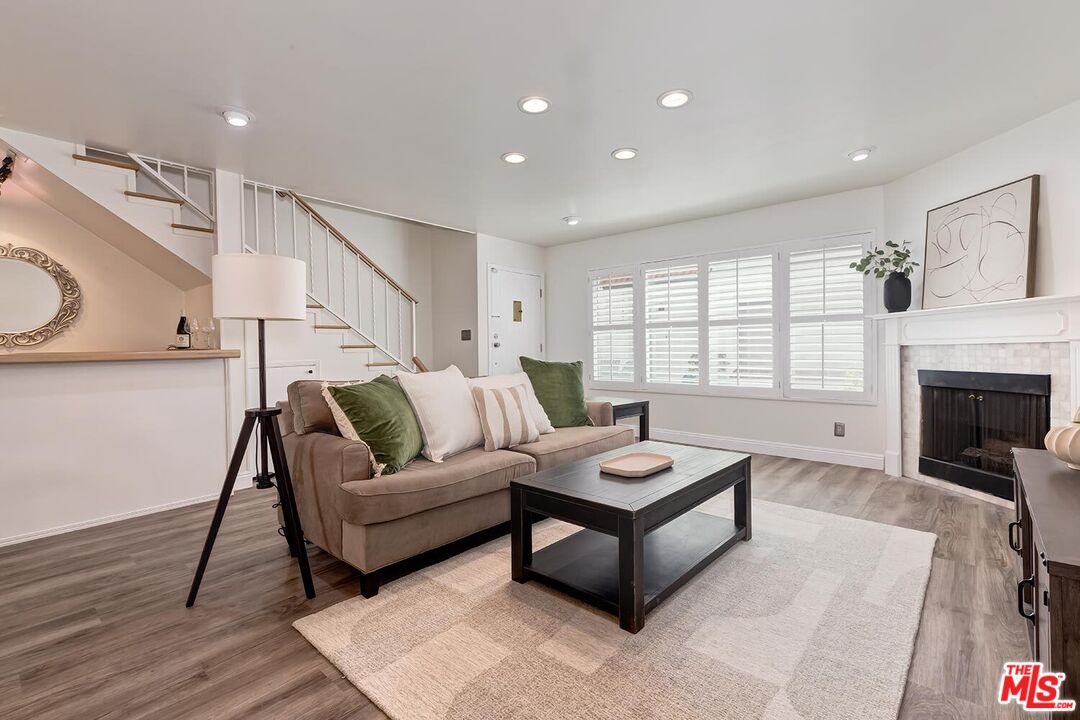 Condominium, 14332 Dickens st, Sherman Oaks, CA 91423 - 1