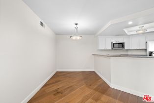 , 1633 Bentley ave, Westwood, CA 90025 - 4