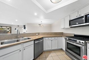 , 1633 Bentley ave, Westwood, CA 90025 - 8