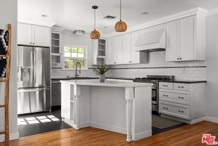 Single Family Residence, 18336 Calvert st, Tarzana, CA 91335 - 2