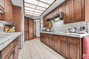 Condominium, 300 Swall dr, Beverly Hills, CA 90211 - 10