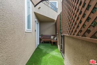 , 1744 10th st, Santa Monica, CA 90404 - 3