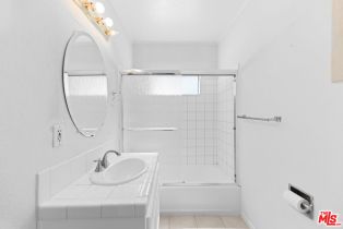 Single Family Residence, 22027 Viscanio rd, Woodland Hills, CA 91364 - 32