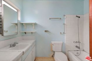 Single Family Residence, 717 Marco pl, Venice, CA 90291 - 14