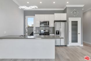 , 21037 Costanso St, Woodland Hills, CA 91364 - 7