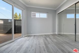 , 21037 Costanso St, Woodland Hills, CA 91364 - 22