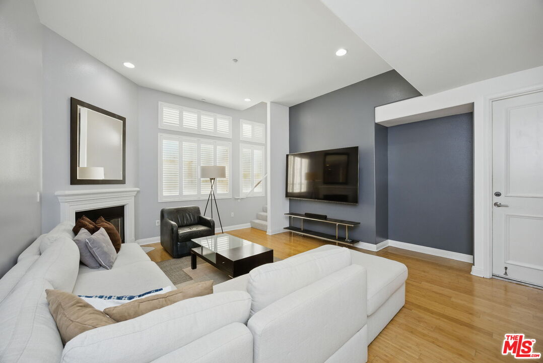 Townhouse, 2125 Bentley ave, Westwood, CA 90025 - 1