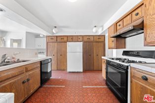 Single Family Residence, 1418 Oak st, Santa Monica, CA 90405 - 4