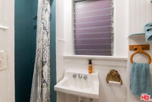 Single Family Residence, 160 Wadsworth ave, Santa Monica, CA 90405 - 14