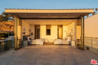 Single Family Residence, 938 Palisades Beach rd, Santa Monica, CA 90403 - 9