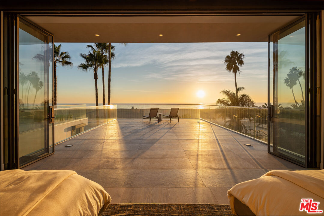 Single Family Residence, 938 Palisades Beach rd, Santa Monica, CA 90403 - 1