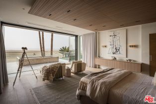 Single Family Residence, 940 Palisades Beach rd, Santa Monica, CA 90403 - 3