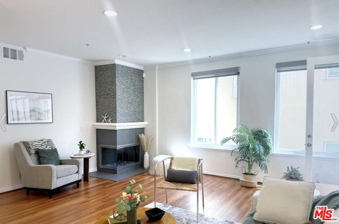 Condominium, 14271 Dickens st, Sherman Oaks, CA 91423 - 1