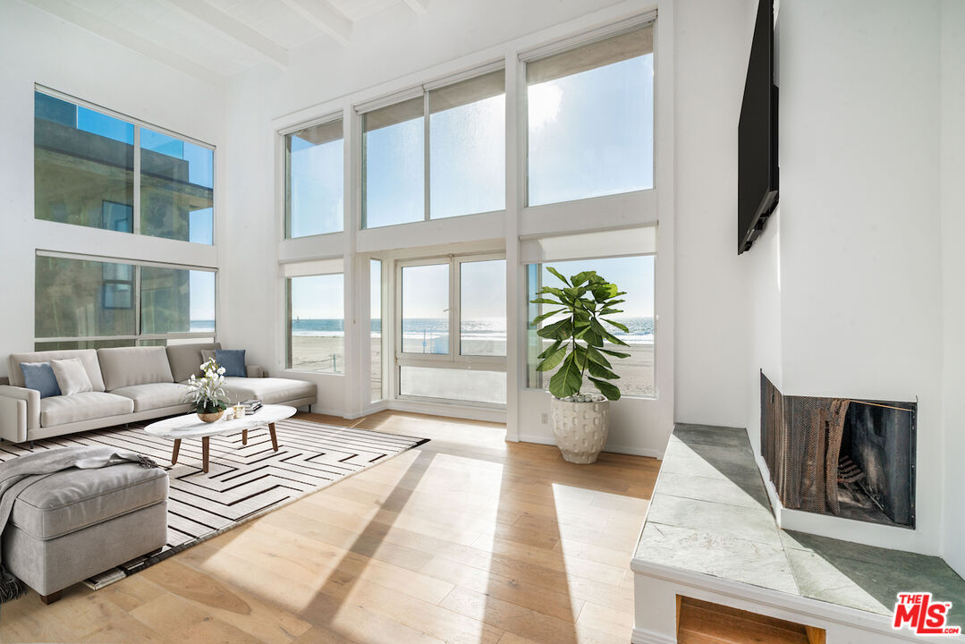 Condominium, 3711 Ocean Front, Marina Del Rey, CA 90292 - 1