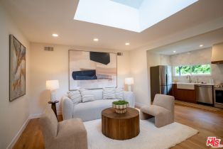 Single Family Residence, 5271 Woodlake ave, Woodland Hills, CA 91367 - 5