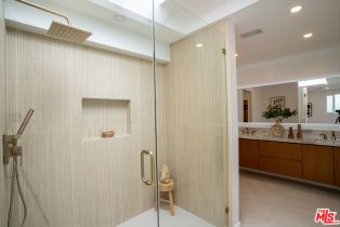 Single Family Residence, 5271 Woodlake ave, Woodland Hills, CA 91367 - 22