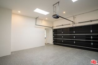 Single Family Residence, 5271 Woodlake ave, Woodland Hills, CA 91367 - 25