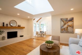 Single Family Residence, 5271 Woodlake ave, Woodland Hills, CA 91367 - 4