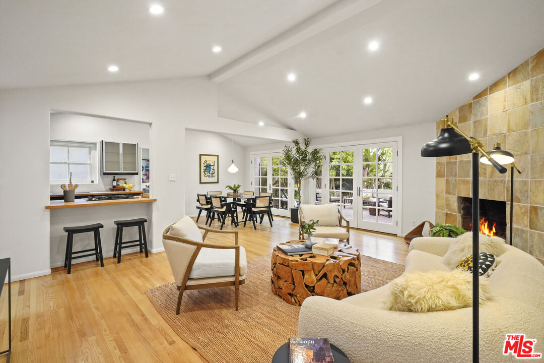 Single Family Residence, 14146 Hartsook st, Sherman Oaks, CA 91423 - 1