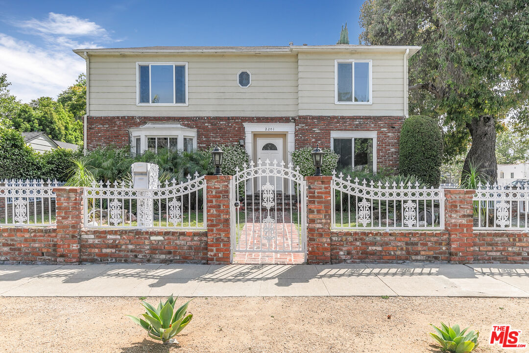 , 2201 Manning ave, Westwood, CA 90064 - 1