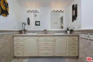 Single Family Residence, 16439 Kingsbury st, Granada Hills, CA 91344 - 44