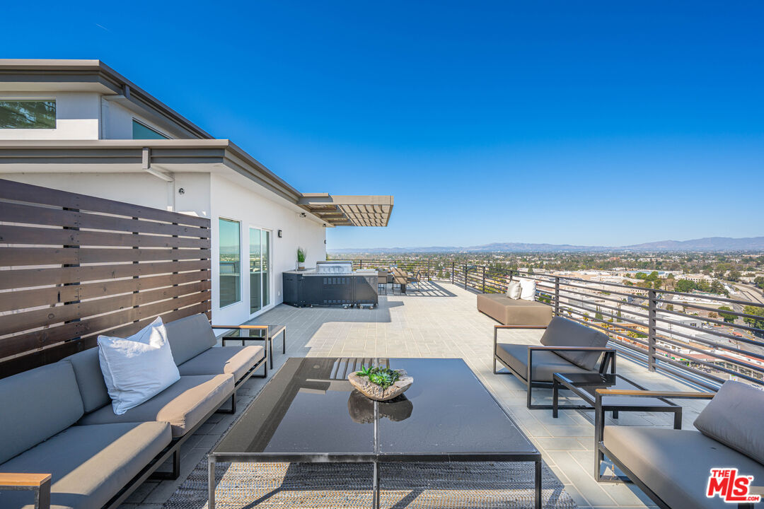 Single Family Residence, 11725 Laurelwood dr, Studio City, CA 91604 - 1