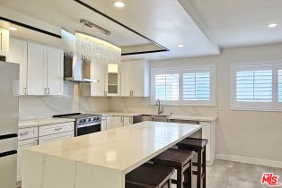 , 18130 Oxnard st, Tarzana, CA 91356 - 18