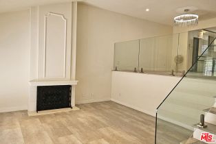 , 18130 Oxnard st, Tarzana, CA 91356 - 8