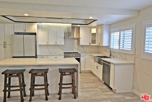 , 18130 Oxnard st, Tarzana, CA 91356 - 5