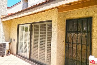 , 18130 Oxnard st, Tarzana, CA 91356 - 6