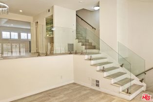 , 18130 Oxnard st, Tarzana, CA 91356 - 7