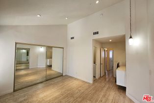 , 18130 Oxnard st, Tarzana, CA 91356 - 33