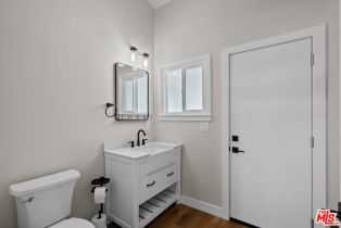 , 5656 Penfield ave, Woodland Hills, CA 91367 - 7