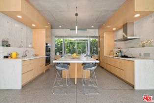 , 825 Palms blvd, Venice, CA 90291 - 7